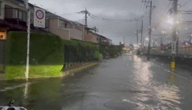 Japonya'da şiddetli yağış hayatı olumsuz etkiledi