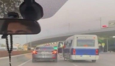 Sürücülerin araçlarıyla yol verme kavgası kameralarda