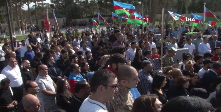 Azerbaycan, şehitlerini son yolculuğuna uğurluyor