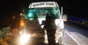 Ankara’da traktör ile servis minibüsü çarpıştı: 7 yaralı