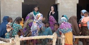 Angelina Jolie'den uluslararası topluma, Pakistan'daki sel mağdurları için yardım çağrısı