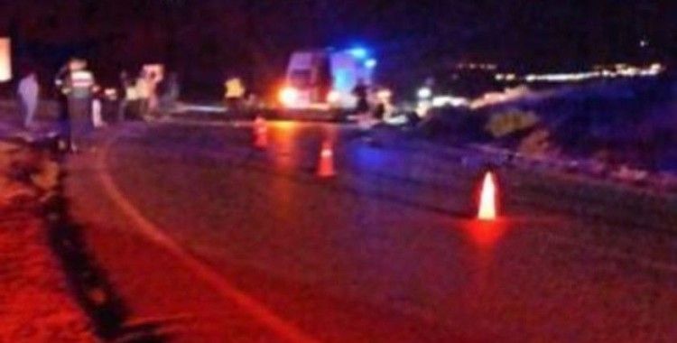 Çeşme’de alkollü sürücü motosiklete çarptı: 1 ölü