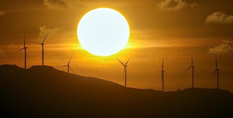 Türk toplumu enerji bağımsızlığının yolunu rüzgar ve güneş enerjisinde görüyor