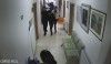 Suçüstü yakalanan hırsız polis merkezinin kapısını yıktı