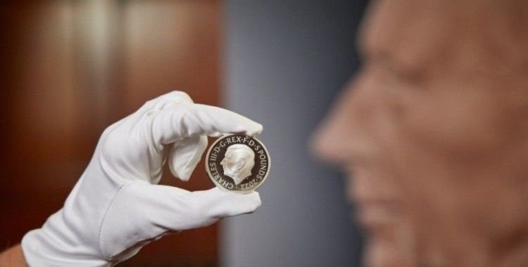 İngiltere’de Kral 3. Charles’ın portresini içeren yeni madeni paraların üretimi başladı