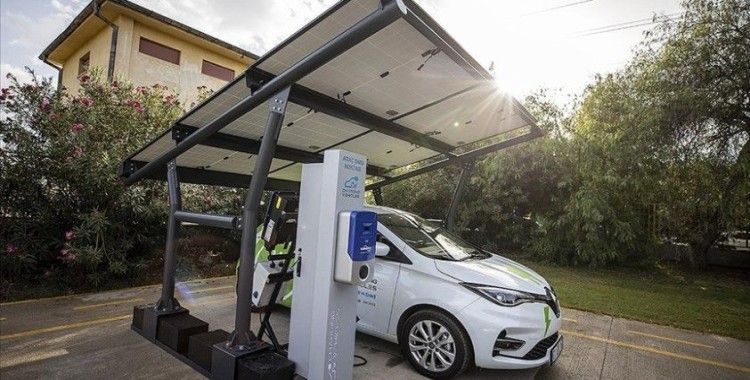 Antalya'da elektrikli araçlar için güneş enerjili otopark "Solar Carport" geliştirildi
