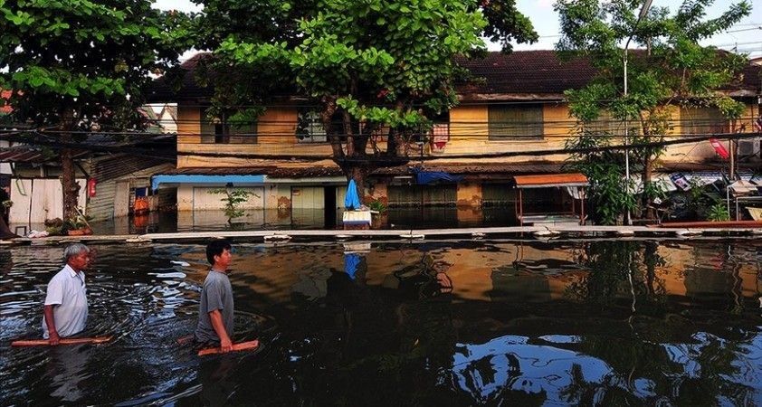 Tayland'da şiddetli yağışlar sele neden oldu