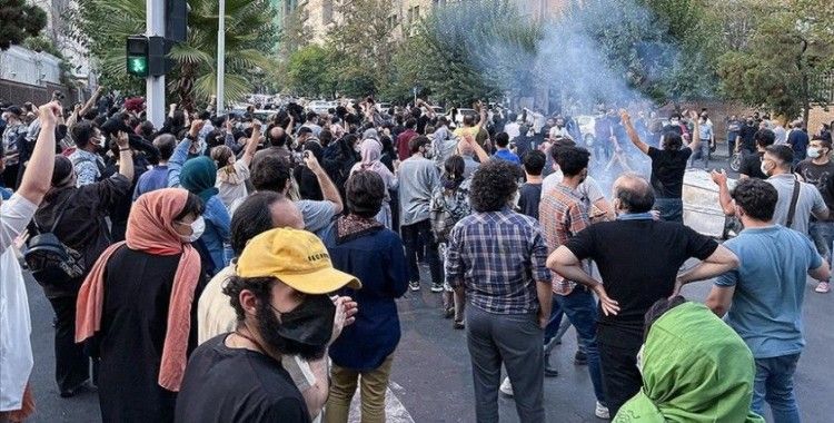 İran üniversitelerinde protesto gösterileri devam ediyor