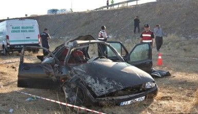 Elazığ'da otomobil şarampole yuvarlandı, 1 ölü, 2'si ağır 3 yaralı