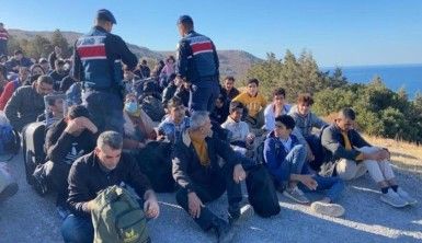 İzmir'de 107 düzensiz göçmen ve 11 organizatör yakalandı