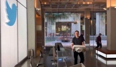 Elon Musk, Twitter Genel Merkezi’ne elinde lavaboyla girdi