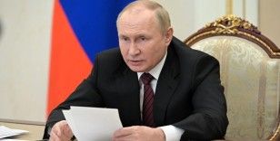 Putin, yabancı ülke vatandaşlarının Rus ordusunda görev yapmasına izin verdi