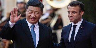 Macron, Şi'den Putin'e Zelenskiy ile müzakereye oturması için baskı kurmasını istedi