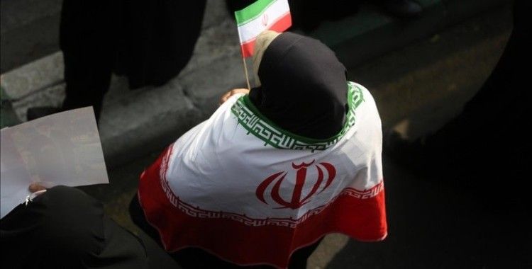 İran'daki protestolar sırasında biri yarbay 3 güvenlik görevlisi bıçaklanarak öldürüldü