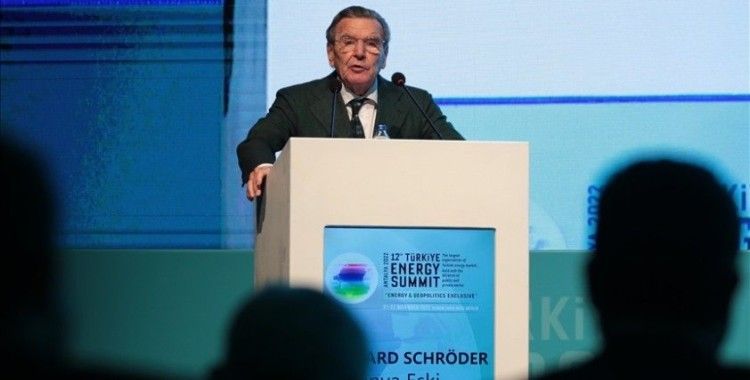 Eski Almanya Başbakanı Schröder: Enerji fiyatlarının makul seviyede kalması için arz güvenliği sağlanmalı