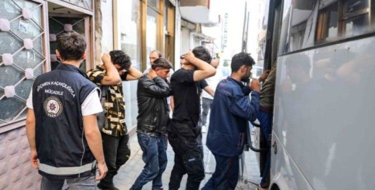 İstanbul'da eş zamanlı kaçak göçmen operasyonu