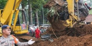 Endonezya'daki depremde kayıp 39 kişi için arama kurtarma çalışmaları devam ediyor
