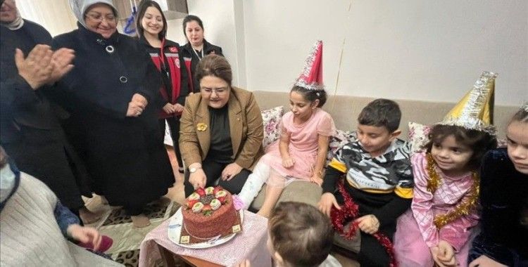 Bakan Yanık'tan terör saldırısında yaralanan 10 yaşındaki kız çocuğuna doğum günü sürprizi