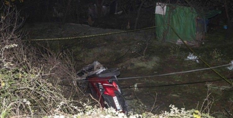 Eyüpsultan'da devrilen otomobilde bulunan iki kişi hayatını kaybetti