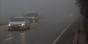 Afyonkarahisar'da sis nedeniyle görüş mesafesi düştü
