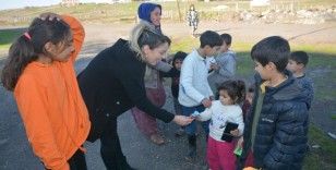 CHP'liler Diyarbakır'da 'Oyuncaksız Çocuk Kalmasın' projesi başlattı