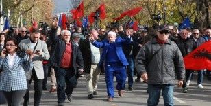 Arnavutluk'ta muhalefet partileri ve destekçileri protesto düzenledi
