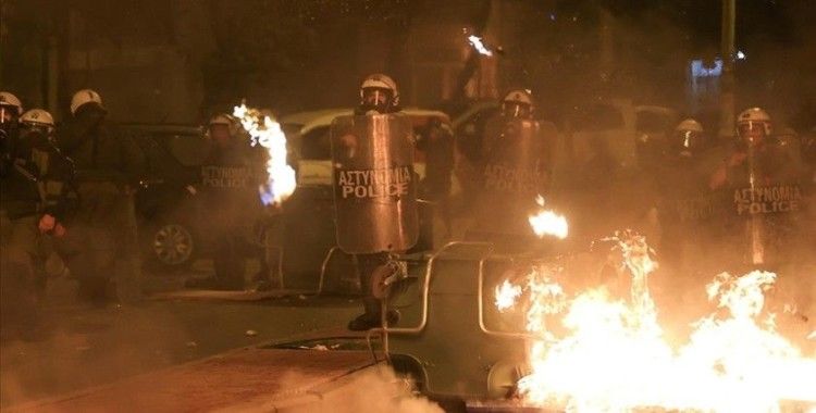 Atina'da 2008'de polisin öldürdüğü genci anma yürüyüşünde olay çıktı