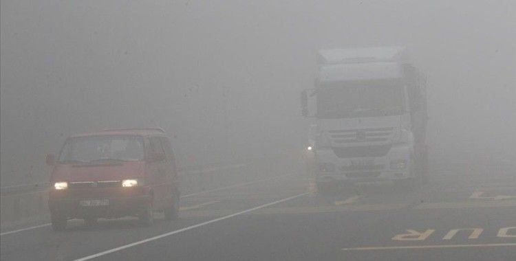 Bolu Dağı'nda sis görüş mesafesini azalttı