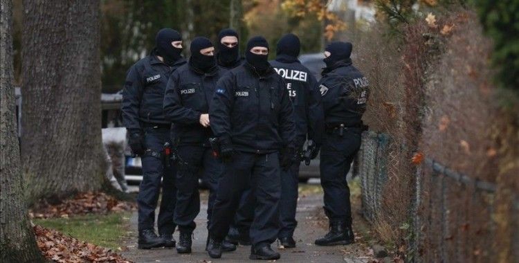 Almanya'da silahlı darbe planlamakla suçlanan 8 kişi tutuklandı