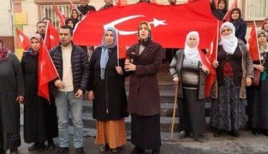 Evlat nöbeti tutan aileler Diyarbakır'daki terör saldırısını kınadılar