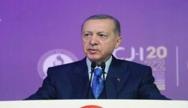 Cumhurbaşkanı Erdoğan: "Bütün klasör belgeler ortada ama barındıkları ülkede FETÖ elebaşının kapısını çalan olmadı"