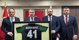 Kocaelispor formasını Mustafa Destici'ye götürdüler