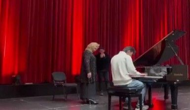 Kurye piyanist, dünyaca ünlü piyanistin sahnesinde çaldı