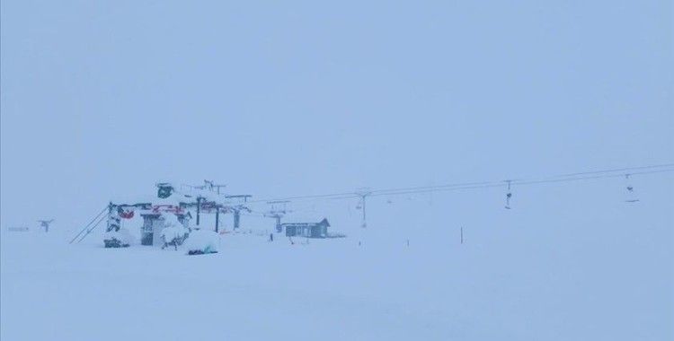 Saklıkent Kayak Merkezi'nde kar kalınlığı bir metreyi geçti