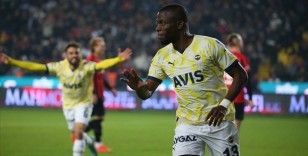 Fenerbahçe deplasmanda Gaziantep FK'yi 2 golle geçti