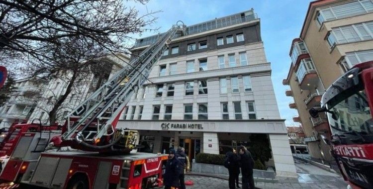 Ankara'da bir otelin çatısında çıkan yangın hasara yol açtı
