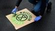 Fransa'da iklim aktivistleri Total'i finanse etmekle suçladıkları bankayı hedef aldı