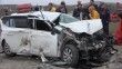 Elazığ'da otomobil kamyona çarptı: 2 yaralı