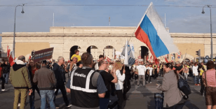 Viyana'da Rusya'ya yönelik yaptırımların kaldırılması için miting düzenlendi