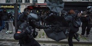 Fransa'da göstericinin polisin cop darbesiyle sakatlandığı olaya ilişkin soruşturma