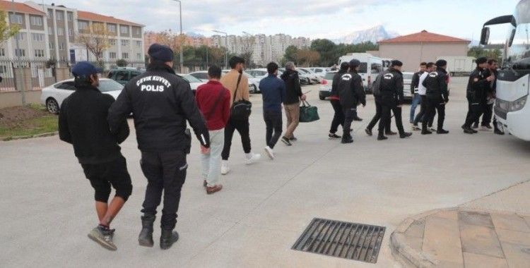 Antalya'da aranan 63 firari yakalandı