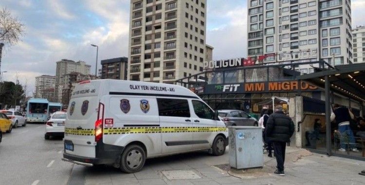 Kadıköy'de poligona gelen şahıs silahla kendi kafasına ateş etti