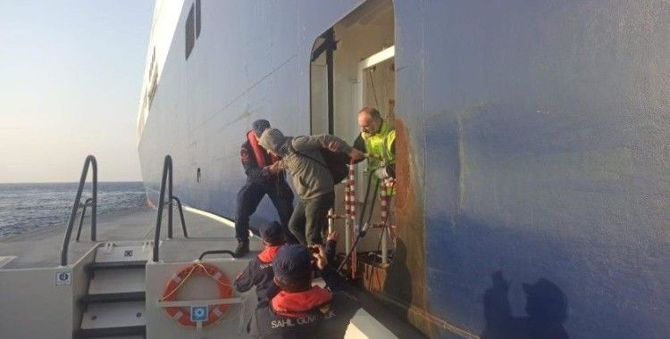 Gemide yaralanan şahsın imdadına Sahil Güvenlik yetişti