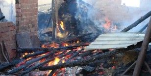 Tokat'ta korkutan yangın, kış günü evsiz kaldılar