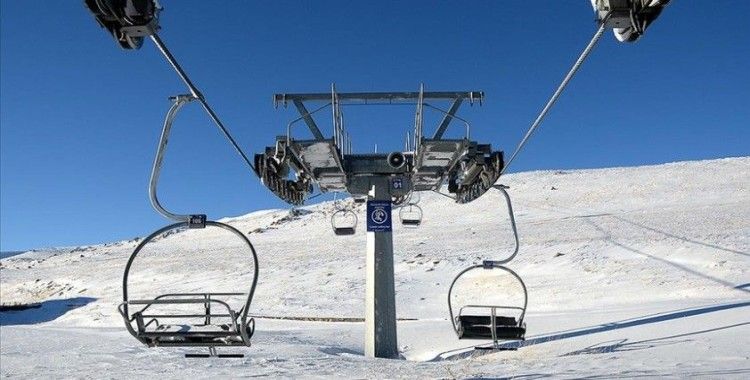 Kayak merkezlerinde kar kalınlığı en fazla 75 santimetreyle Nemrut'ta ölçüldü