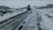 Bağlar Belediyesi, Karacadağ Bölgesinde kar nedeniyle kapanan yollara anında müdahale etti