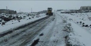 Bağlar Belediyesi, Karacadağ Bölgesinde kar nedeniyle kapanan yollara anında müdahale etti