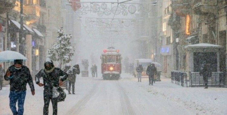 AKOM'dan İstanbul'a fırtına ve kar uyarısı