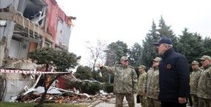 Milli Savunma Bakanı Akar: Depremden etkilenen bölgelerde arama kurtarma çalışmalarına 3 bin 500 personelimiz katılıyor