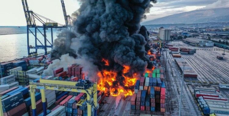 İskenderun Limanı'ndaki konteynerlerde çıkan yangın devam ediyor